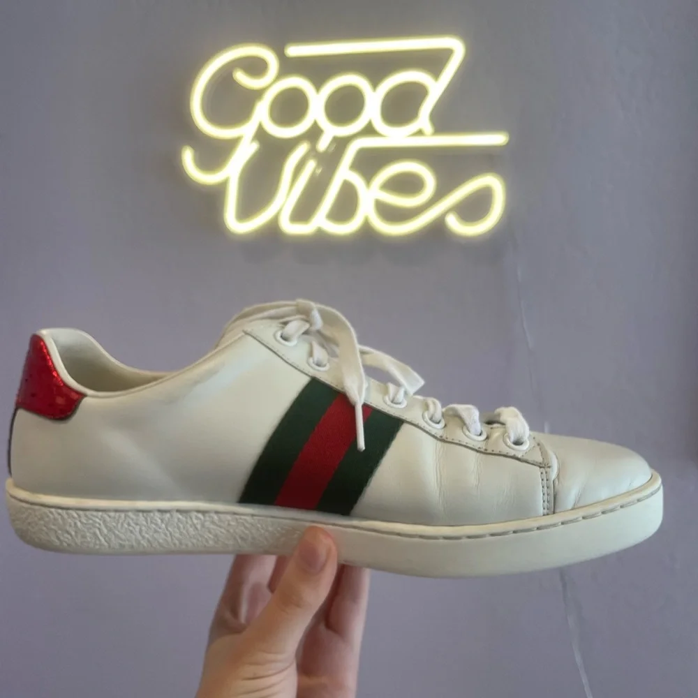 Gucci leather sneakers with embellished arrow size 38 (US Size 7.5-8) - Picture 3 of 9